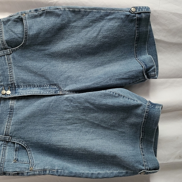 Gloria Vanderbilt Blue Denim Women Shorts - Picture 1 of 3